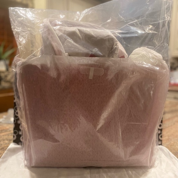 Michael Kors Eliza XL Leather REVERSIBLE Tote Bag Crimson beige NWTS sealed - Picture 7 of 7